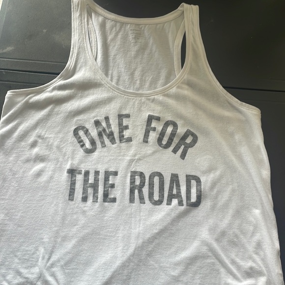 Old navy graphic tank like new - Picture 1 of 4